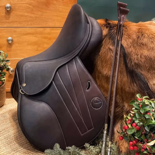 V Jumping saddle