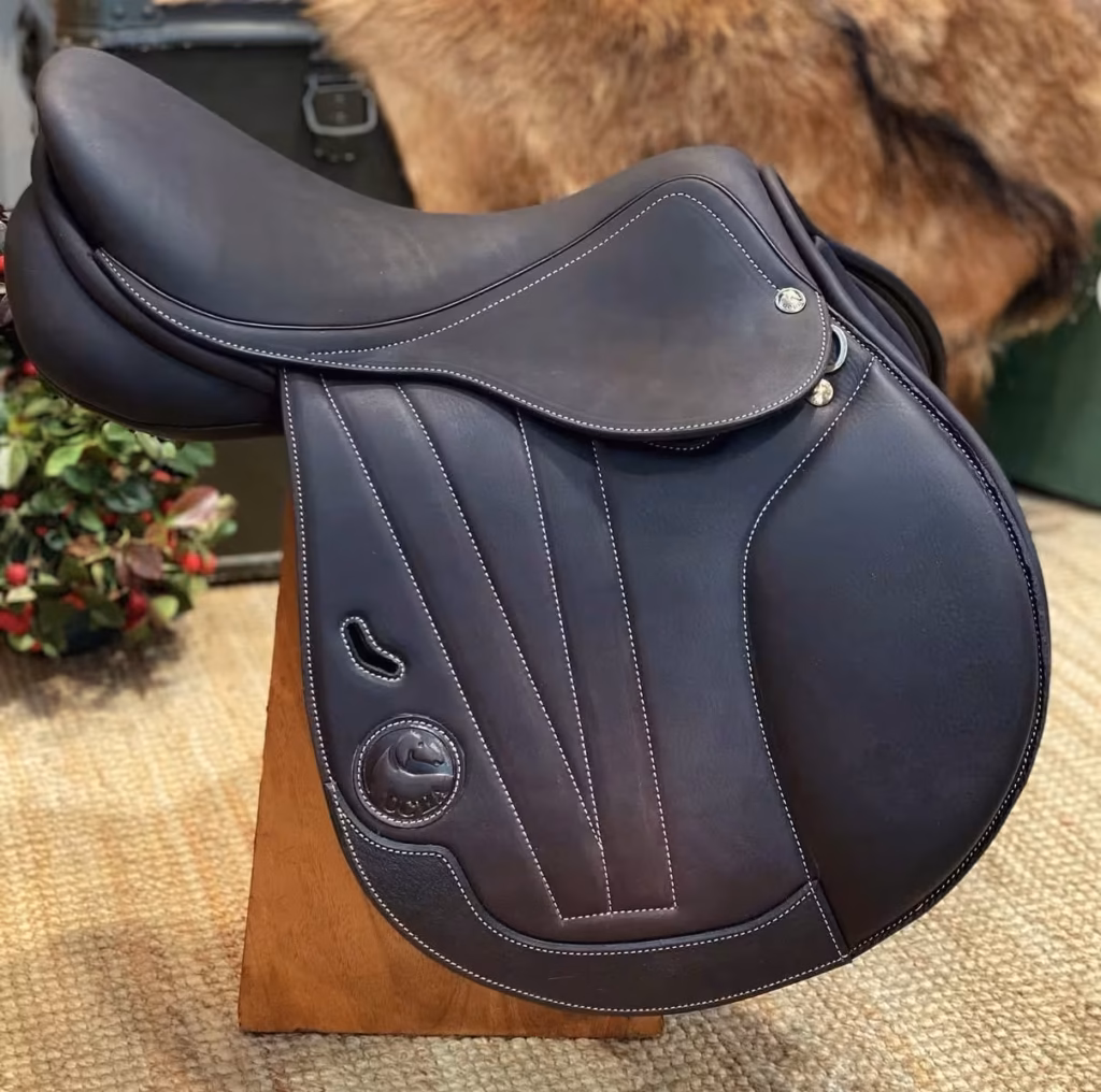V Jumping saddle