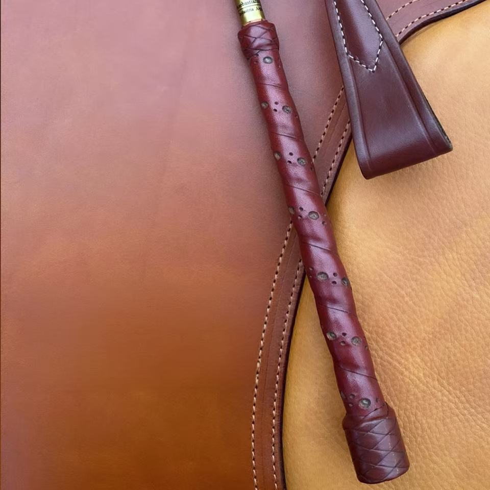 Whip leather english button flapper